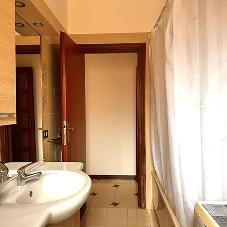 Holidaycasa Leone - Con Piscina Stabilimento Balneare E Posto Auto Апартаменты *